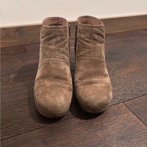 Dansko Tan Suede Wedges